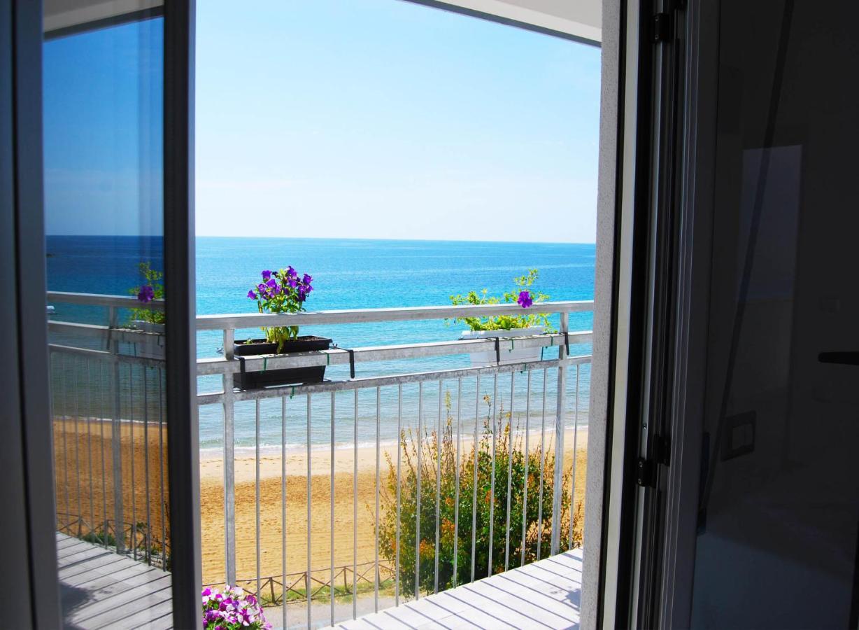 B&B Capo Rizzuto Fronte Mare 외부 사진