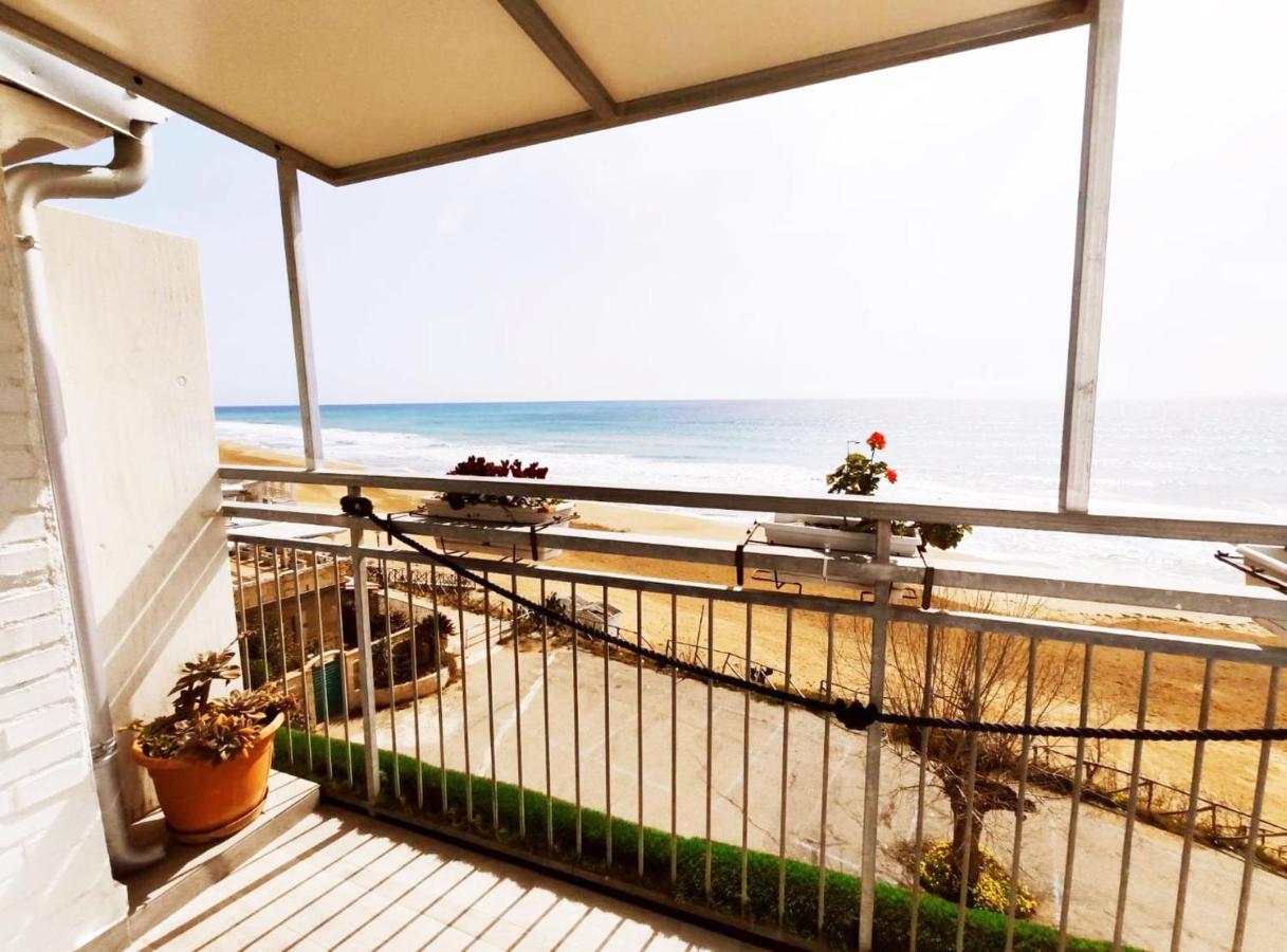 B&B Capo Rizzuto Fronte Mare 외부 사진
