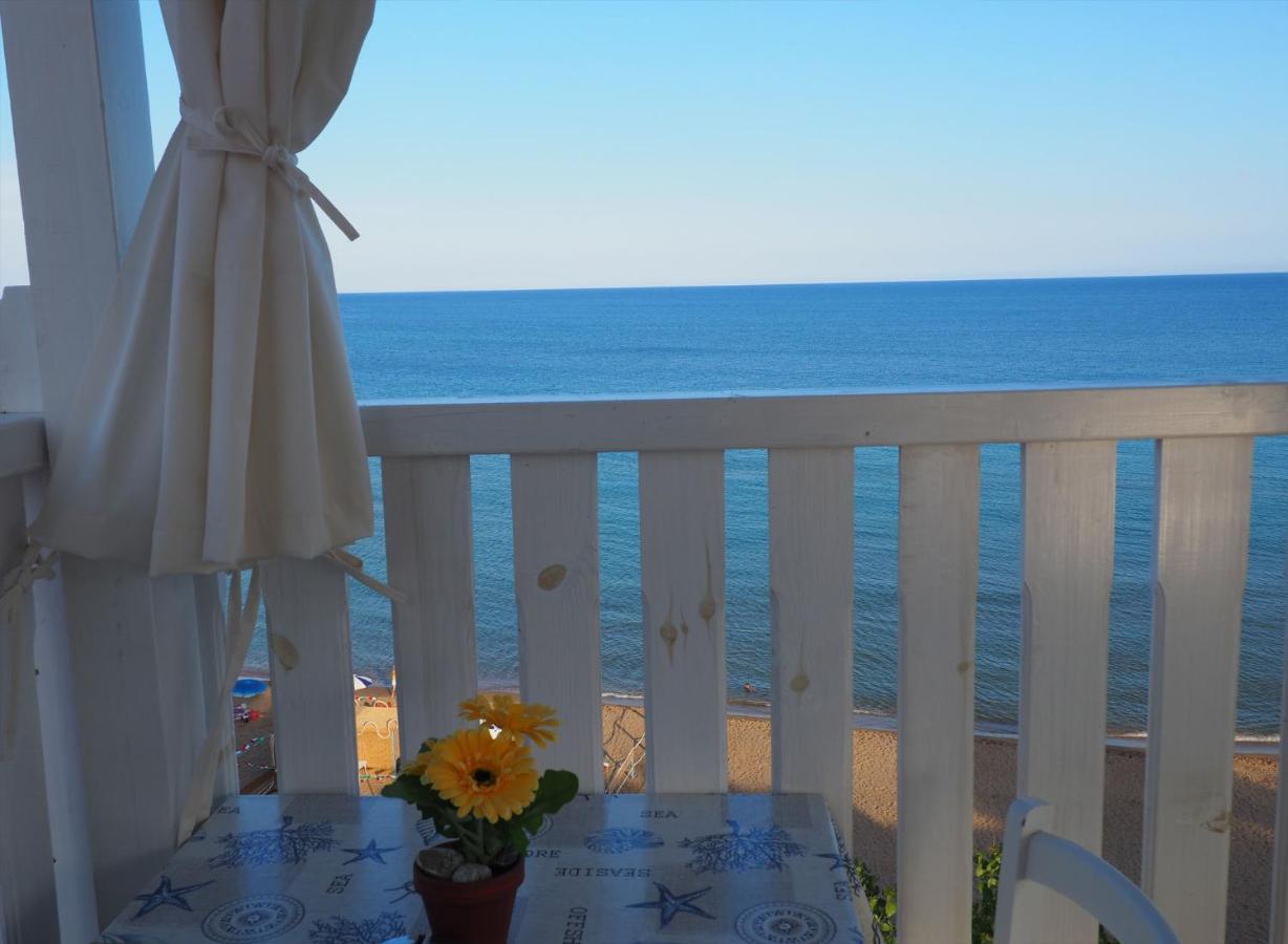 B&B Capo Rizzuto Fronte Mare 외부 사진
