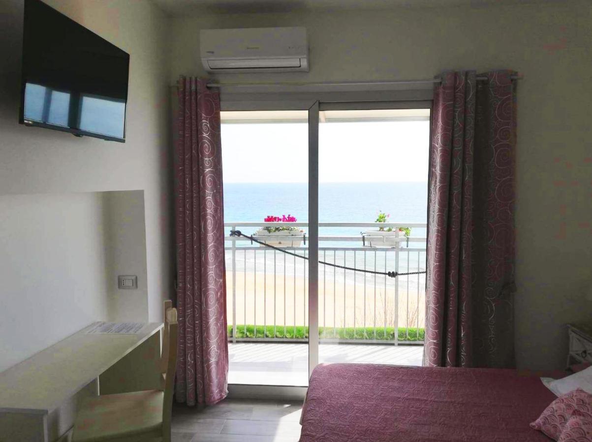 B&B Capo Rizzuto Fronte Mare 외부 사진